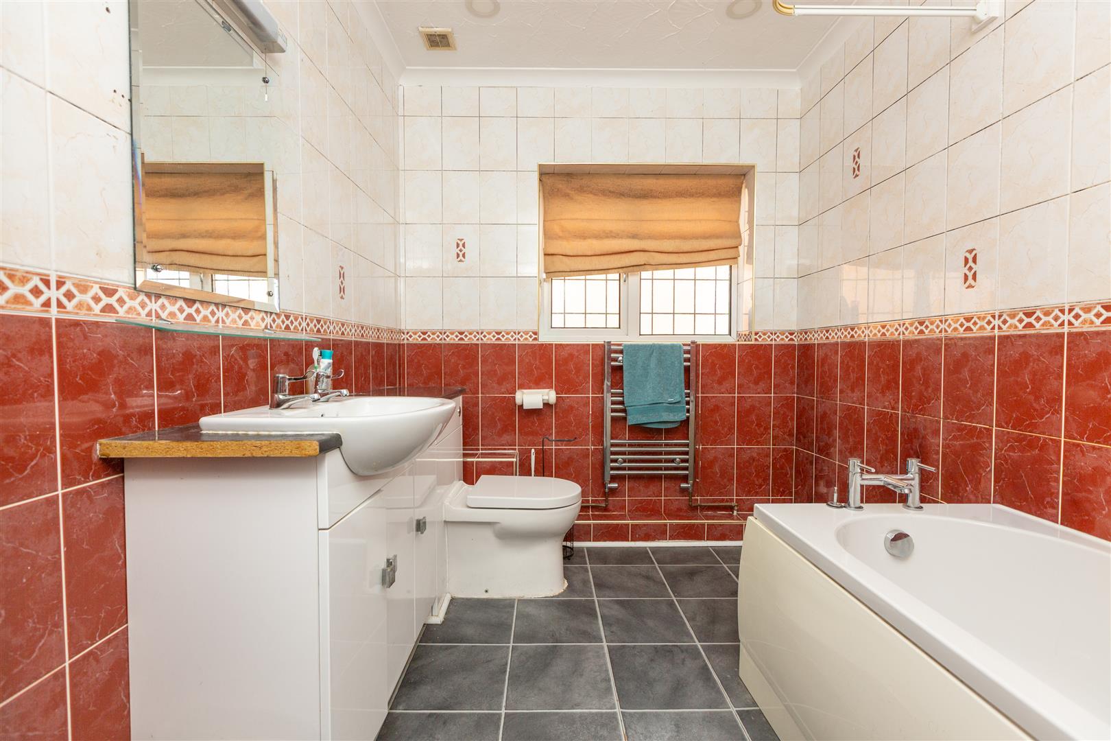 Oakwood Drive, Gowerton, Swansea, SA4 3DJ